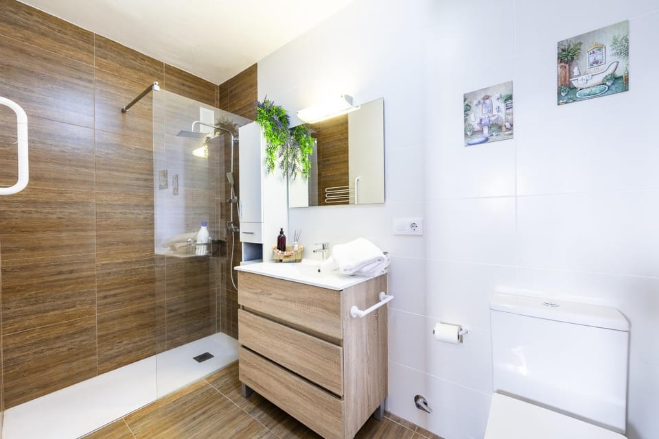 Shower, Bathroom, towels