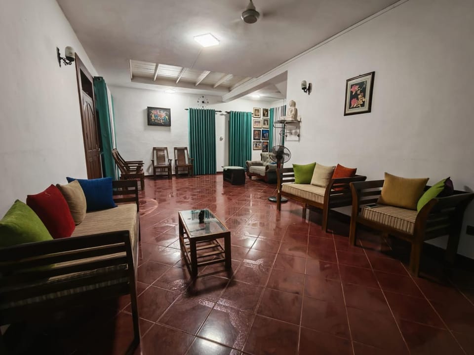 Maroon Villa Stay Villa in Negombo