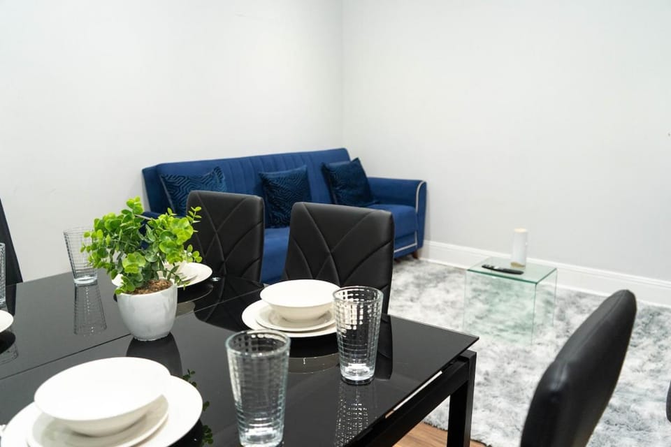 Brick Lane Modern 2BR Apartment Up To 5 Apartment in London Borough of Hackney
