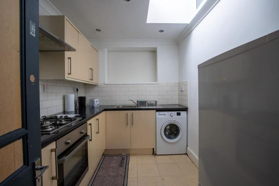 Brick Lane Modern 2BR Apartment Up To 5 Apartment in London Borough of Hackney