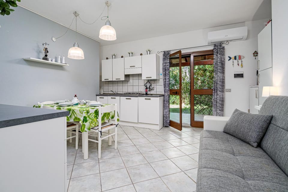Property building, Kitchen or kitchenette, Living room