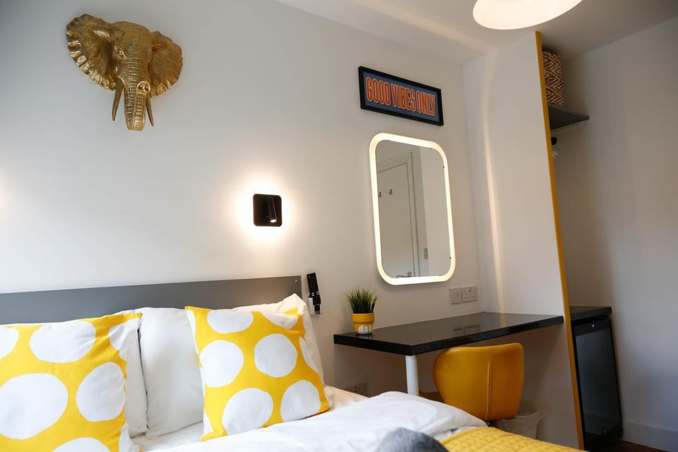 Bed, Decorative detail, Seating area, Bedroom
