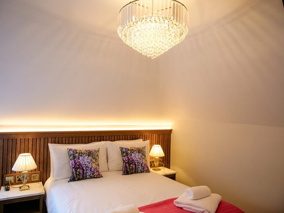 Experience Dingle at Main Street - Room 5 Bed and Breakfast in Dingle