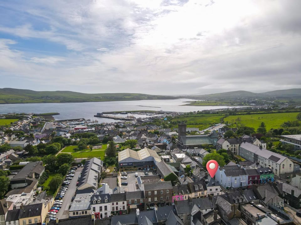 Experience Dingle at Main Street - Room 5 Bed and Breakfast in Dingle