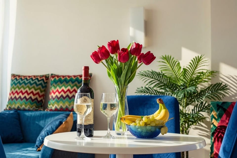Living room, Food and drinks, Seating area, Drinks, Alcoholic drinks