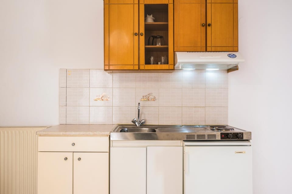 Galatas studio 3, ideal for solo travellers, 750m from the beach Apartment in Crete Region