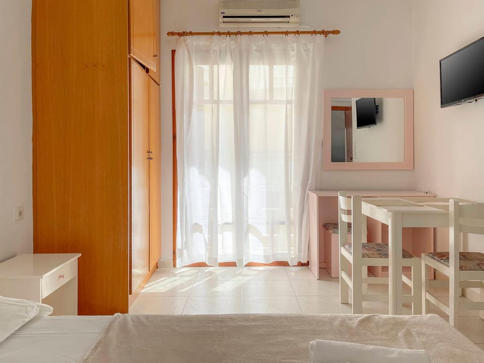 Galatas studio 3, ideal for solo travellers, 750m from the beach Apartment in Crete Region