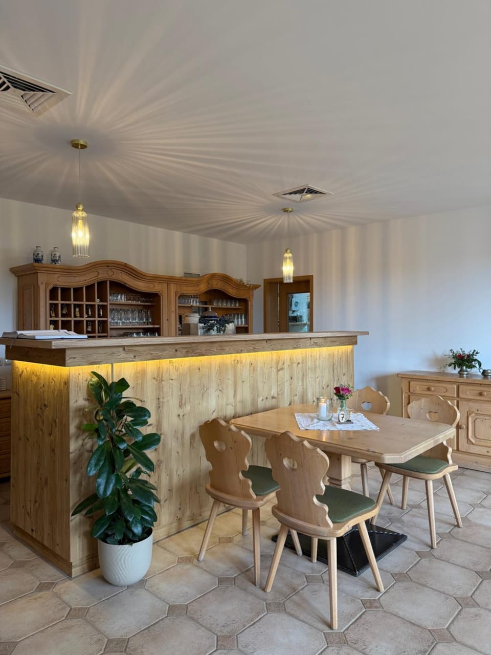 Restaurant/places to eat, Banquet/Function facilities, Seating area