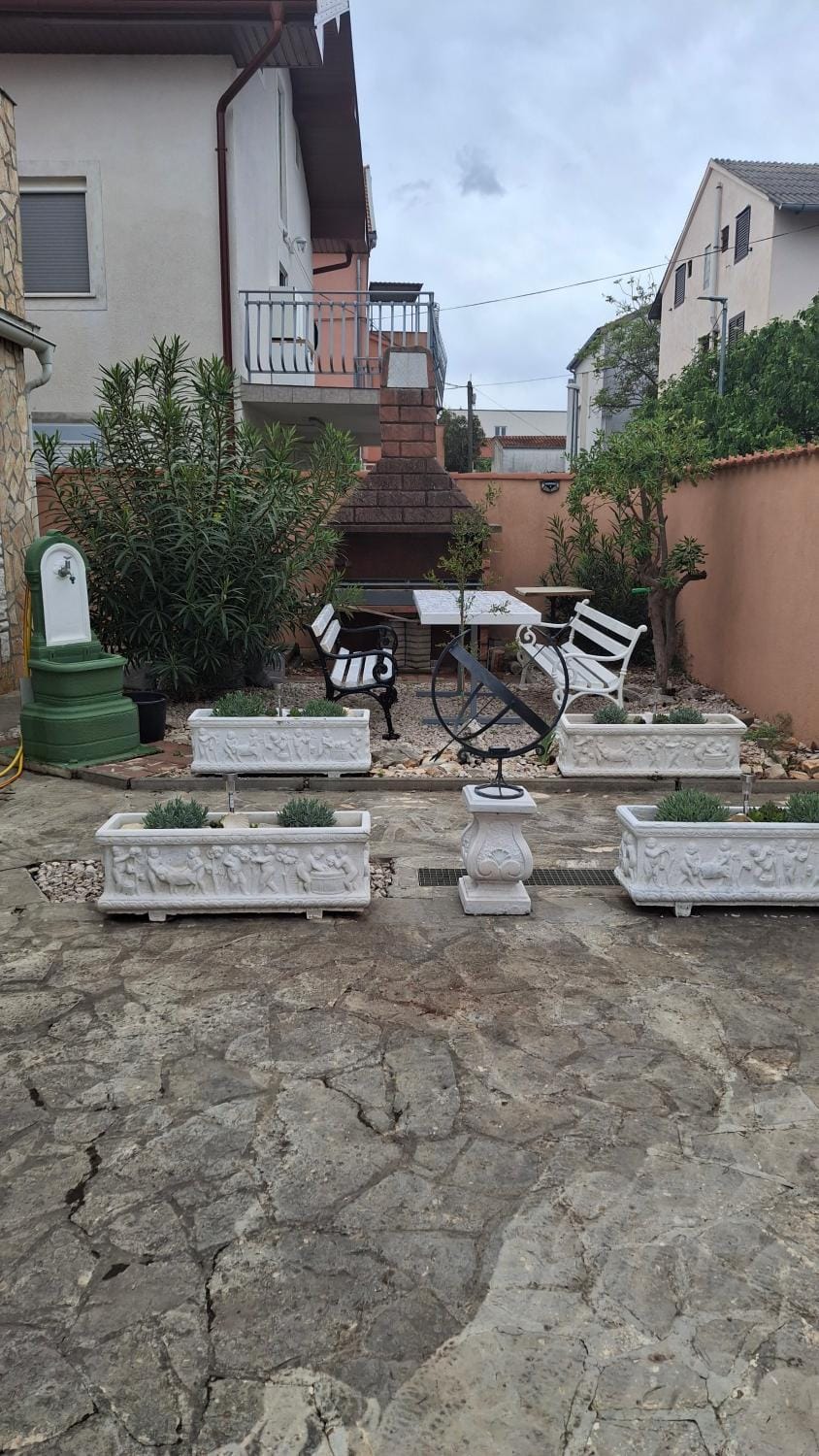 Patio, BBQ facilities