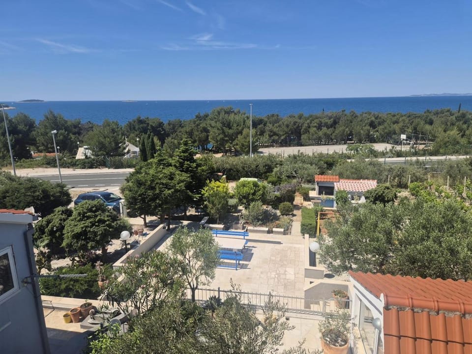 Garden view, Sea view
