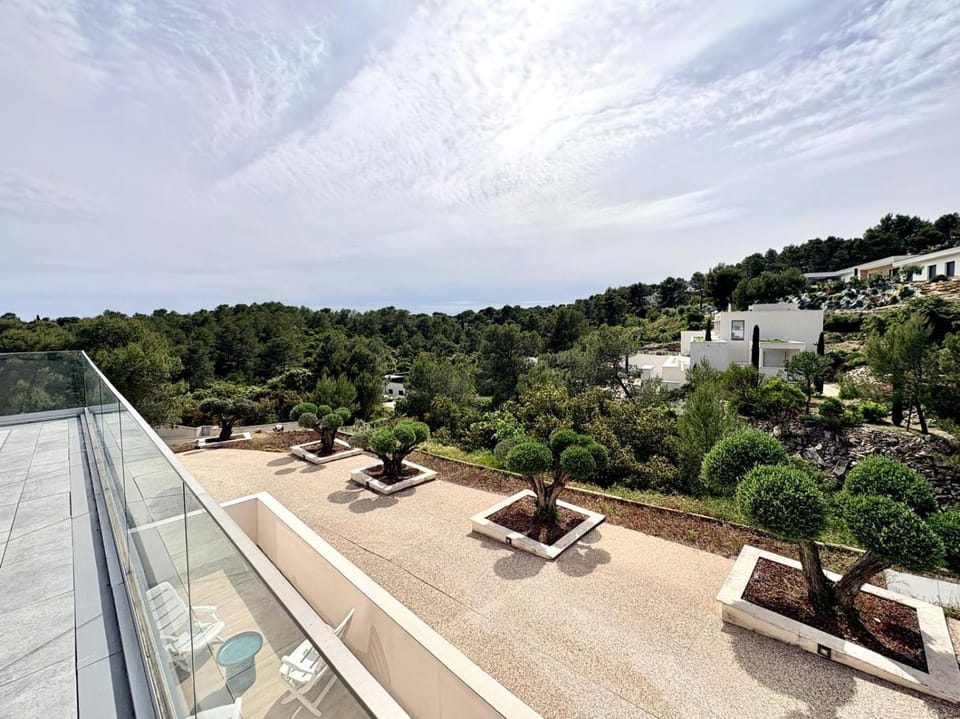 GuestHouse - Piscine & calme Bed and Breakfast in Nimes
