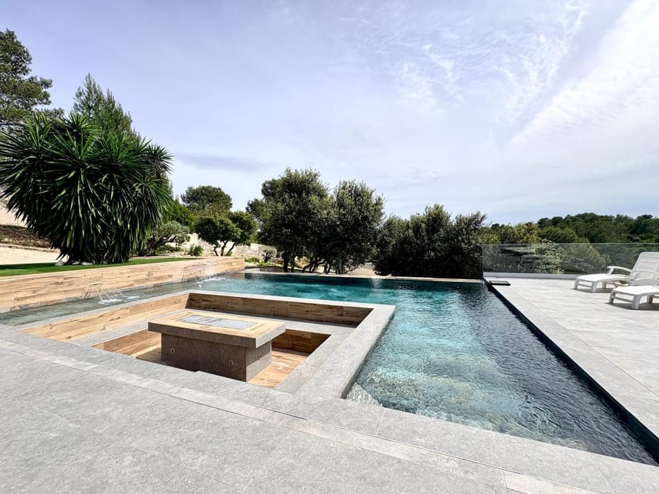 GuestHouse - Piscine & calme Bed and Breakfast in Nimes