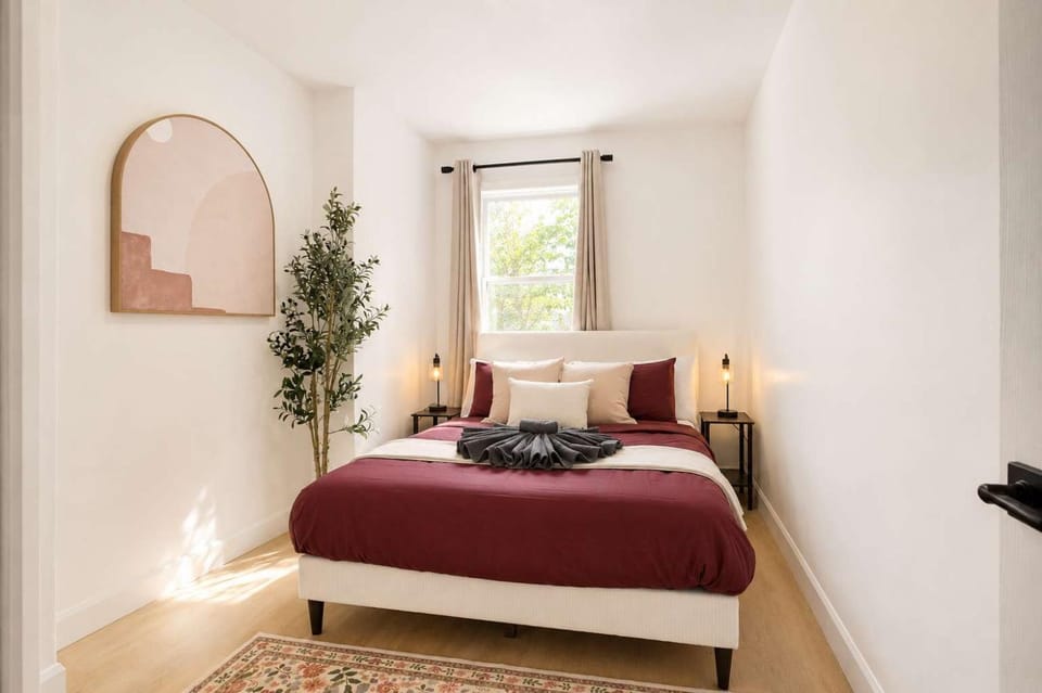 Boho Chic, 3 Bedrooms, Parking, AC, Unit 8 Apartment in Quebec City
