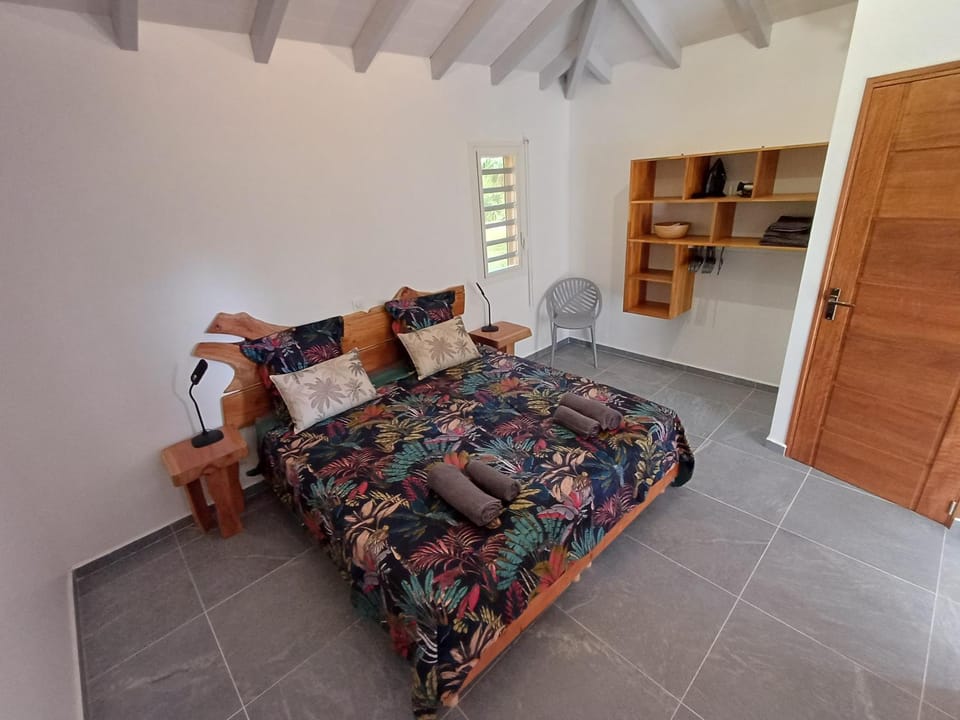 Lodge belle nature 1 chambre, piscine privée, grand jardin, 900 m de la plage de grande anse House in Deshaies