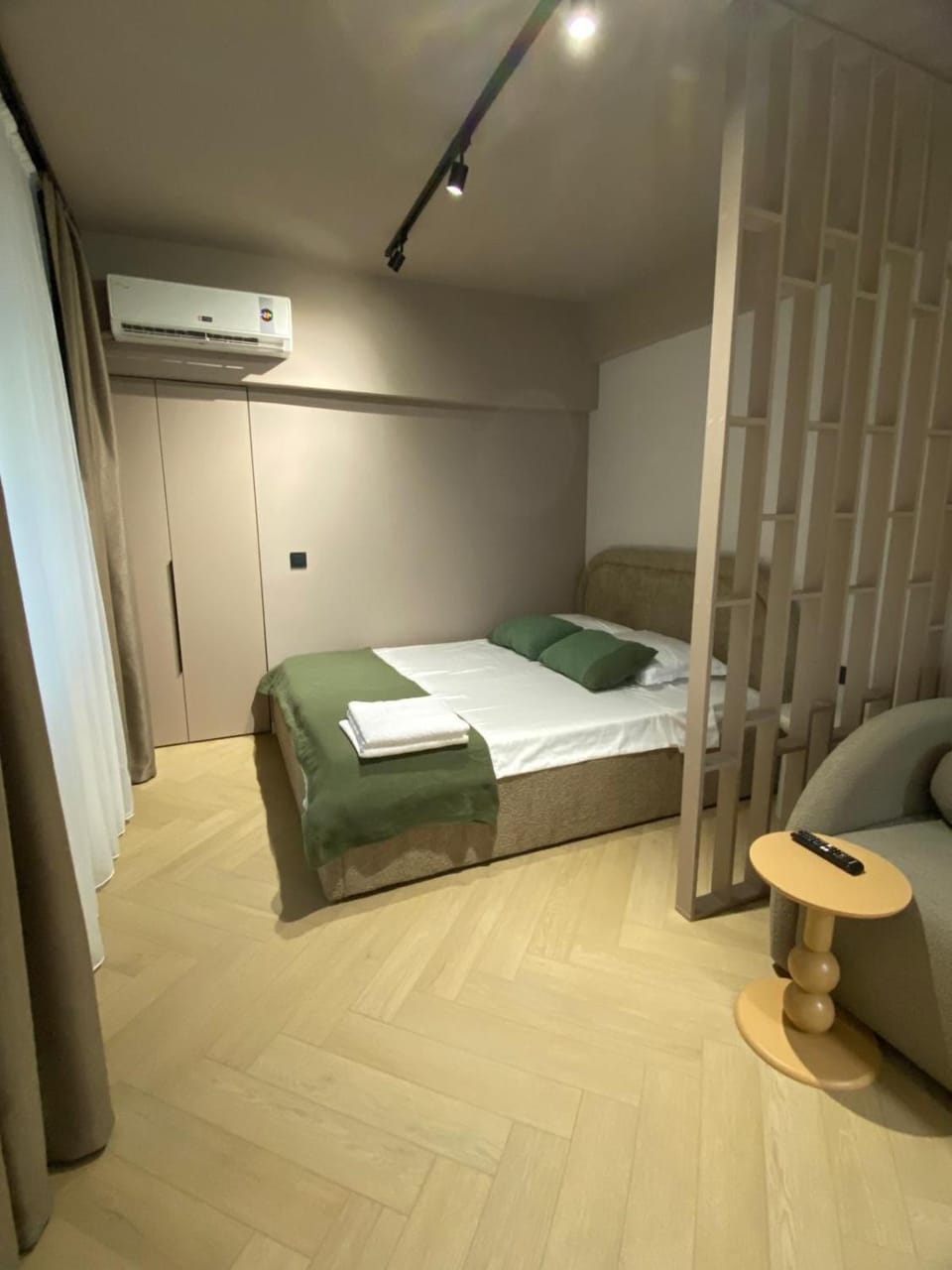 Bed, Photo of the whole room, Bedroom, air conditioner