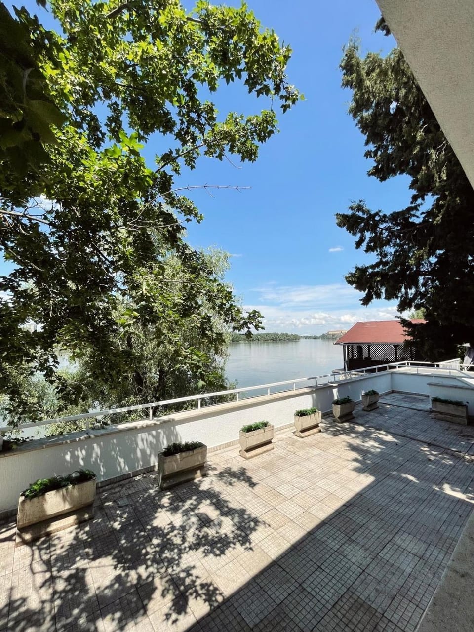 Dunavska Palma, Novi Sad Villa in Novi Sad