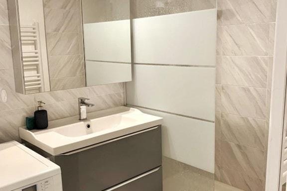 Seafront apartment and private parking Apartment in Canet-en-Roussillon
