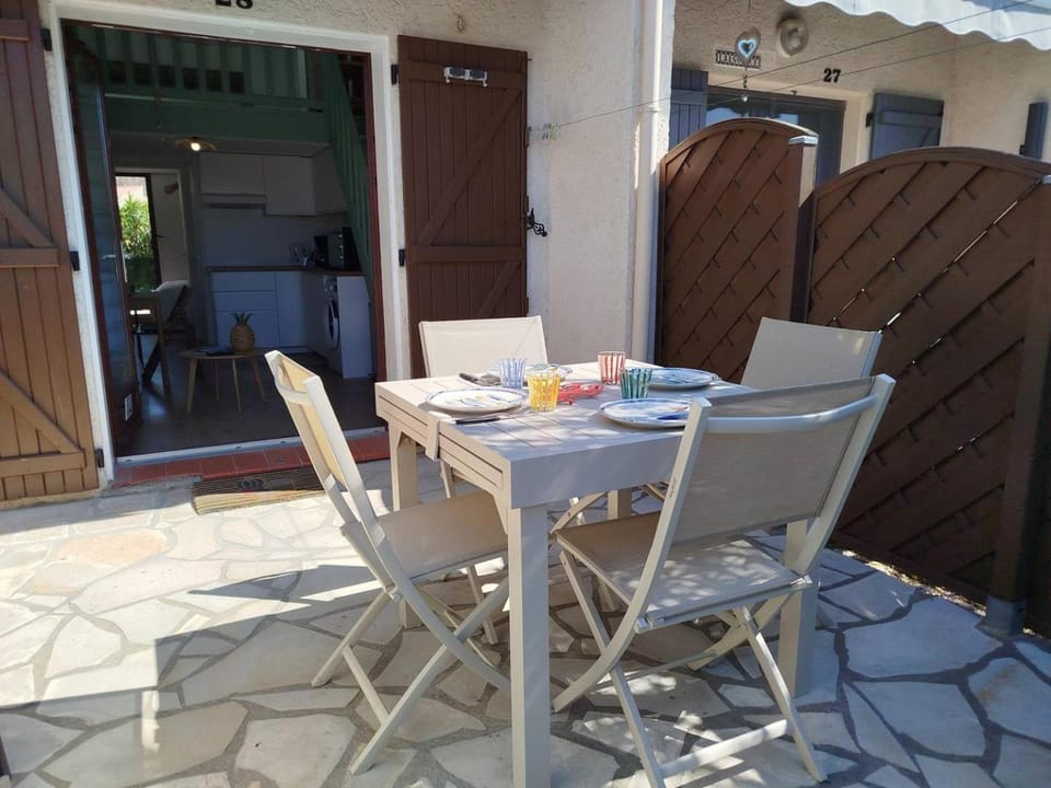 Patio, Dining area