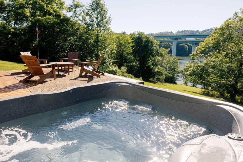 Private Lakefront Peninsula Retreat with Hot Tub House in Kingsport