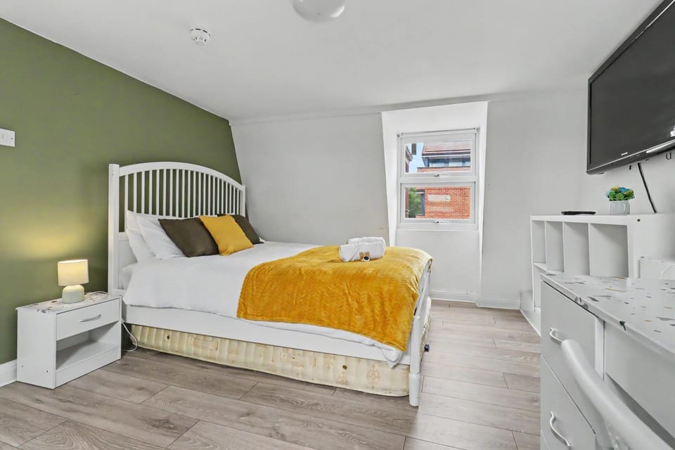 Shepherds Bush Families and Large groups Apartment in London