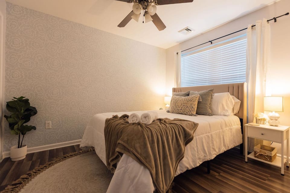 Spacious 3 Bed Condo Near ETSU Apartment in Johnson City