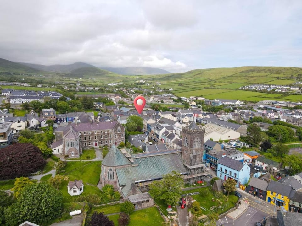 Experience Dingle at Main Street - Room 6 Bed and Breakfast in Dingle
