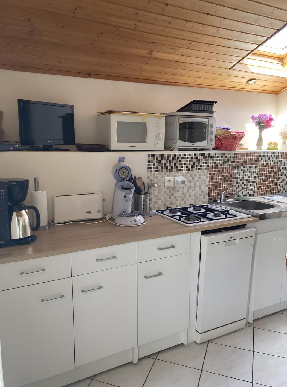 Kitchen or kitchenette, Living room