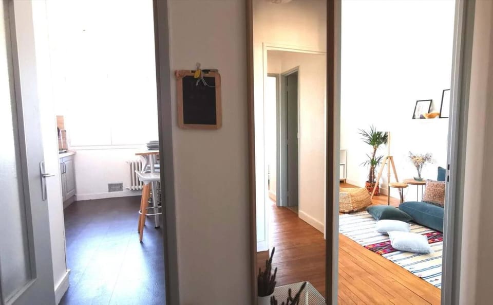 Cozy home with balcony at Lucie&Jeremie Gare Apartment in Troyes