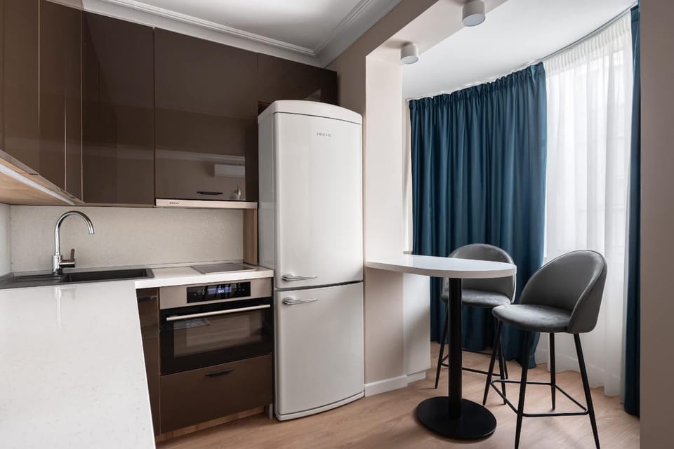 Kitchen or kitchenette, Seating area, Dining area, dishwasher, oven, stove