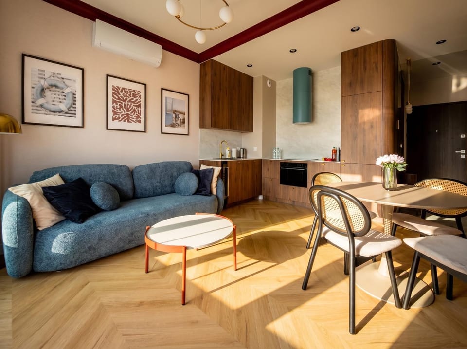 Kitchen or kitchenette, Living room, Seating area, dishwasher, microwave, air conditioner