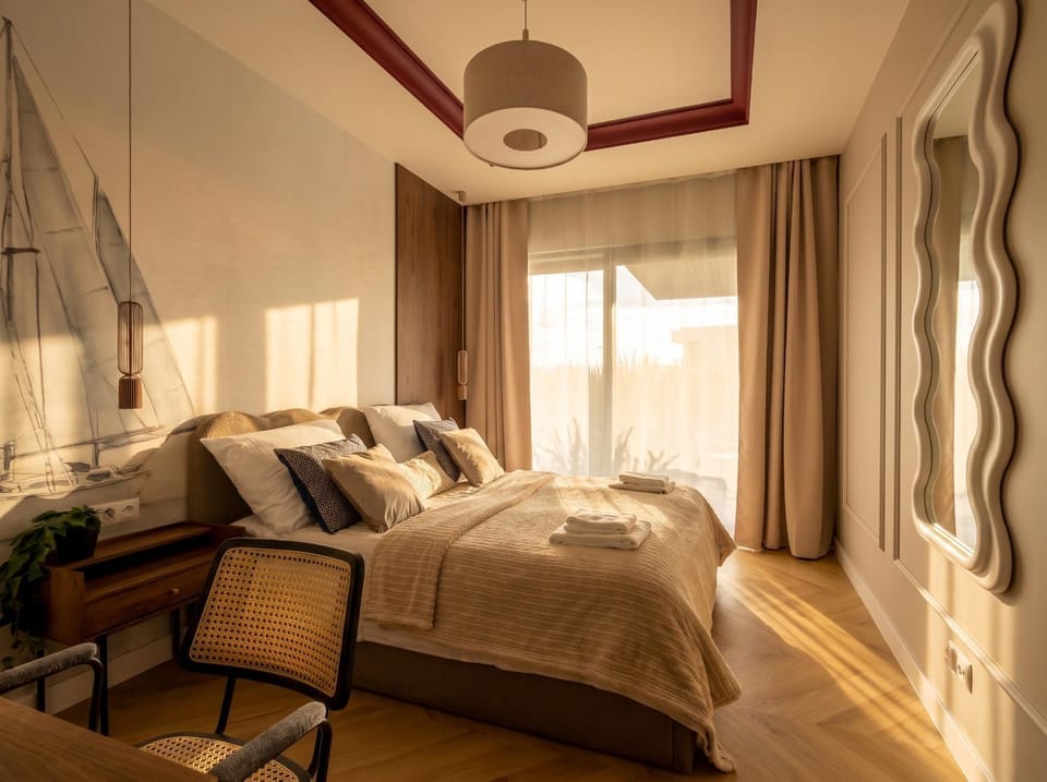 Bed, Balcony/Terrace, Decorative detail, Bedroom, towels