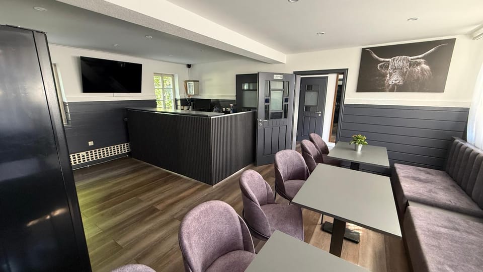 Restaurant/places to eat, Communal lounge/ TV room
