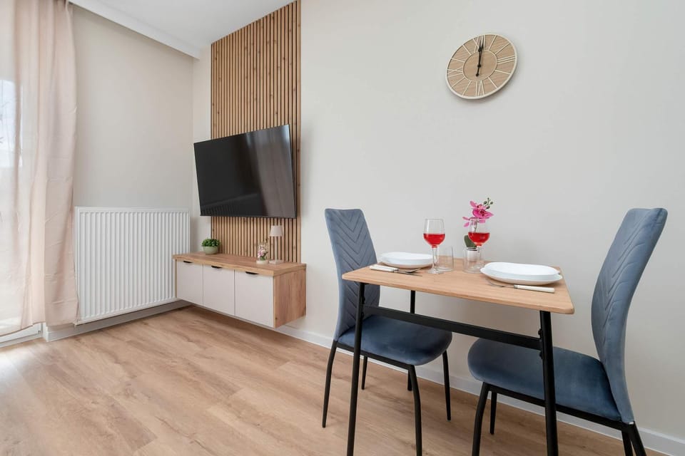 TV and multimedia, Kitchen or kitchenette, Living room, Seating area