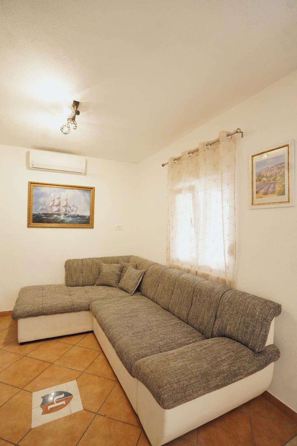 Living room, Seating area, air conditioner