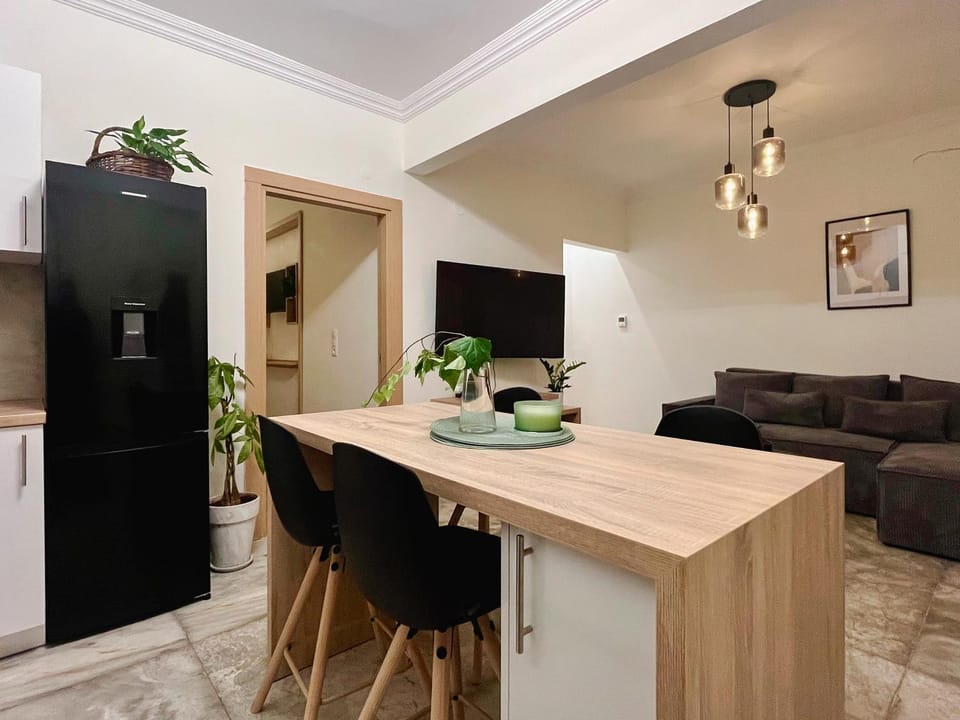 Kitchen or kitchenette, Living room