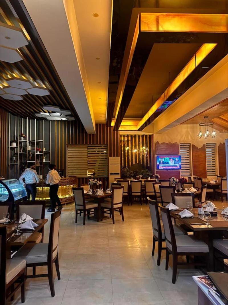 Restaurant/places to eat, Banquet/Function facilities