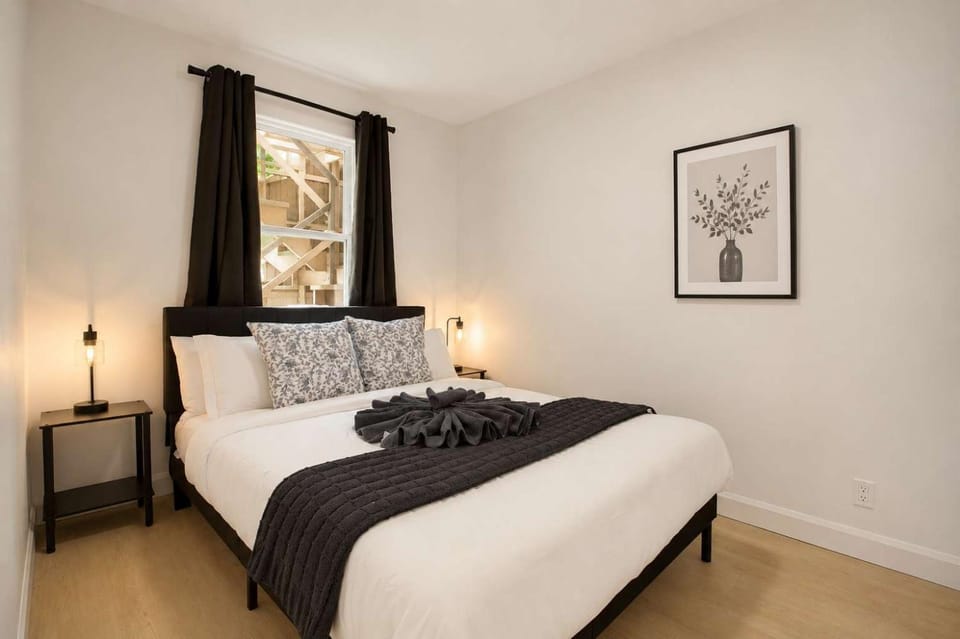 Boho Brand New Near Everything, Parking, AC, Unit 7 Apartment in Quebec City
