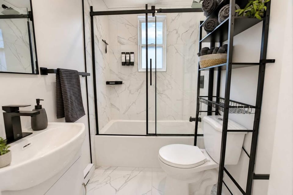 Boho Brand New Near Everything, Parking, AC, Unit 7 Apartment in Quebec City
