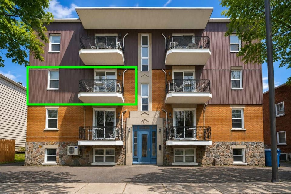 3 Bedrooms - Free Parking - 8 Guests - Boho Apartment in Quebec City