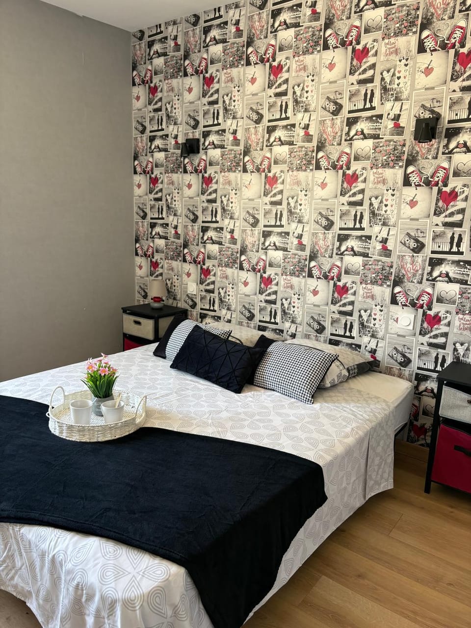 Bed, Photo of the whole room, Bedroom