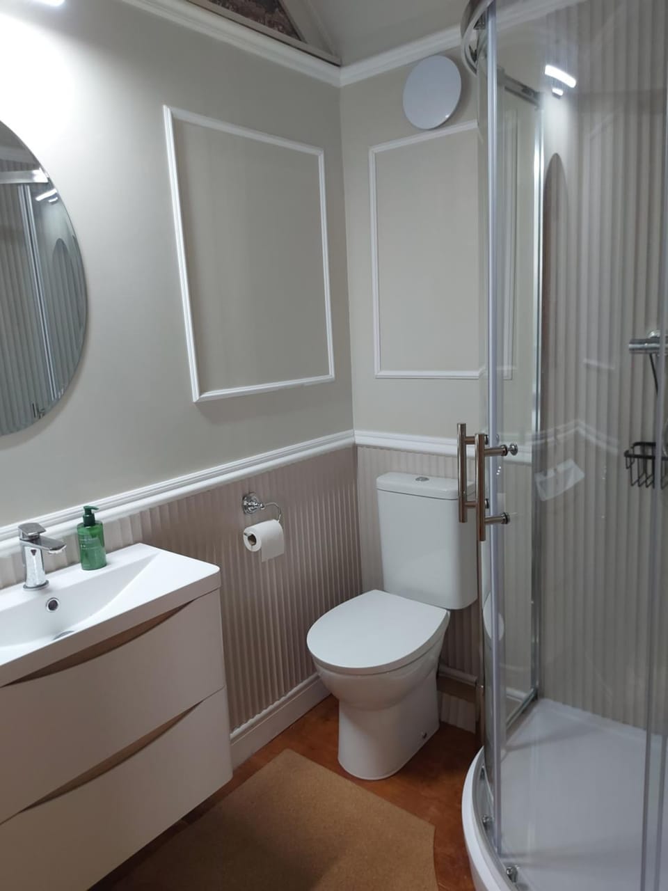 Toilet, Bathroom, towels
