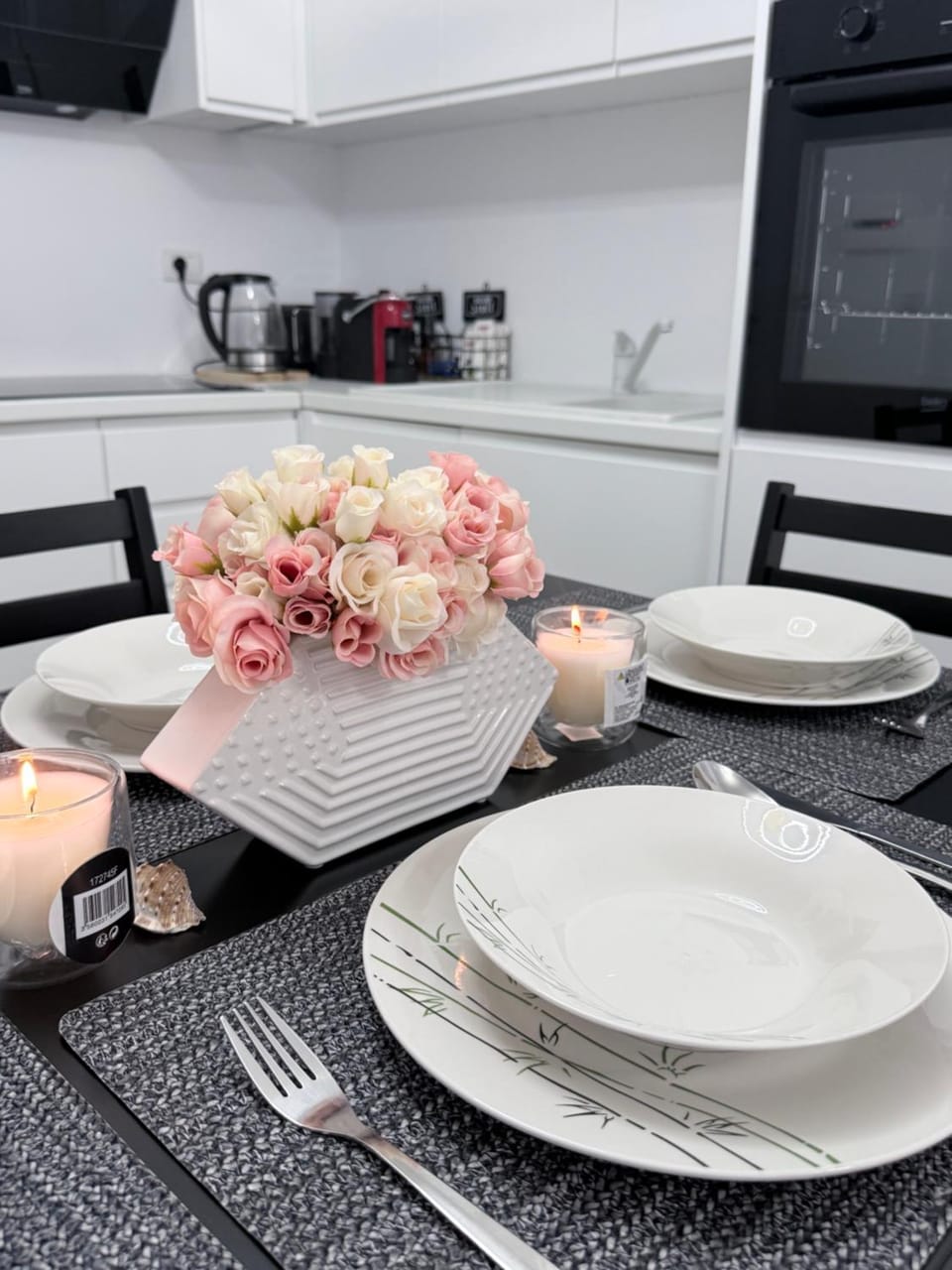 Kitchen or kitchenette, Food and drinks, Dining area, Food