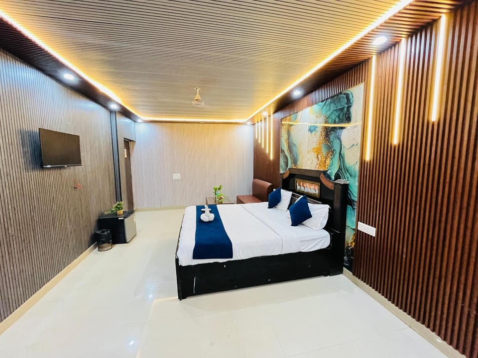 Bed, TV and multimedia, Photo of the whole room, Evening entertainment, Bedroom