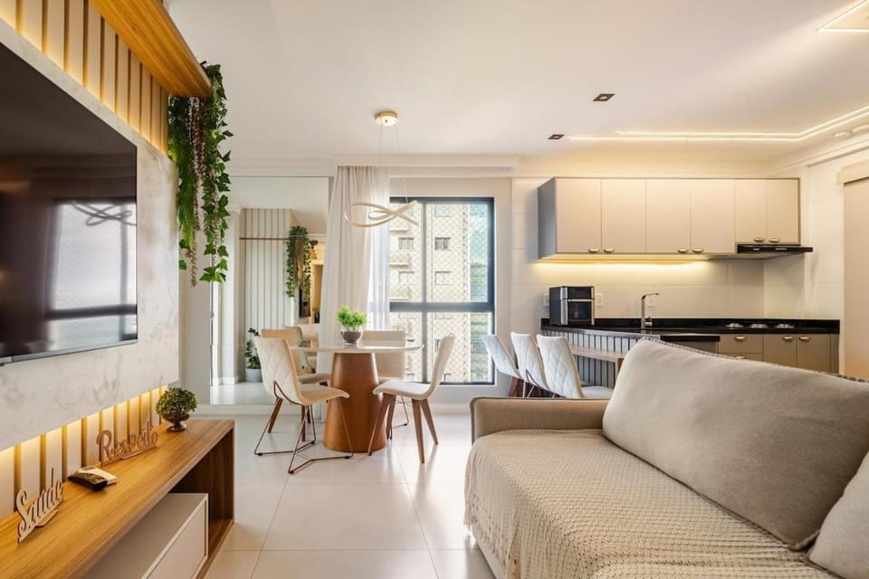 Coffee/tea facilities, Kitchen or kitchenette, Living room, Seating area, Dining area