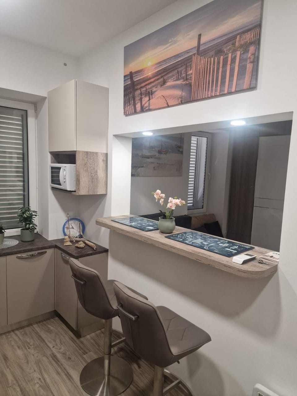 Seating area, Dining area