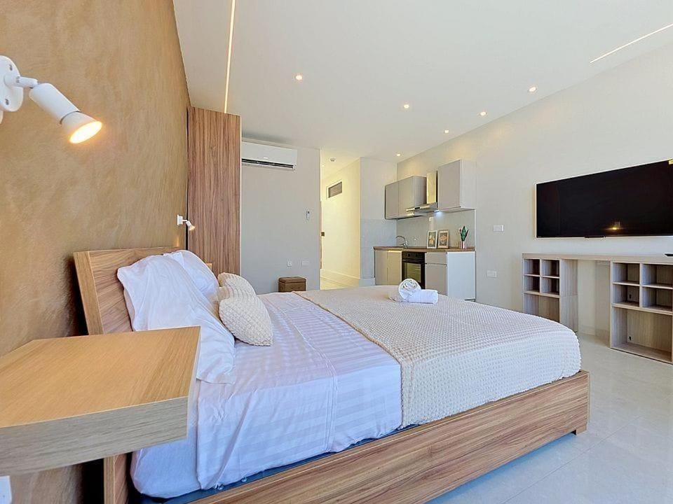 Modern Penthouse Near Beach & Promenade Apartment in Saint Julians