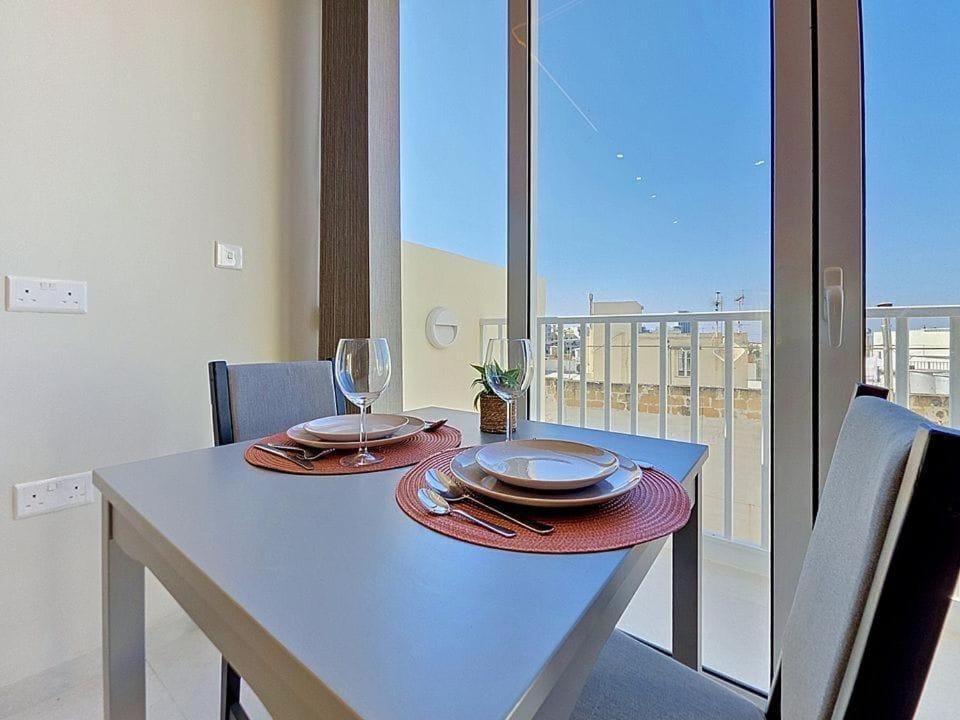 Modern Penthouse Near Beach & Promenade Apartment in Saint Julians