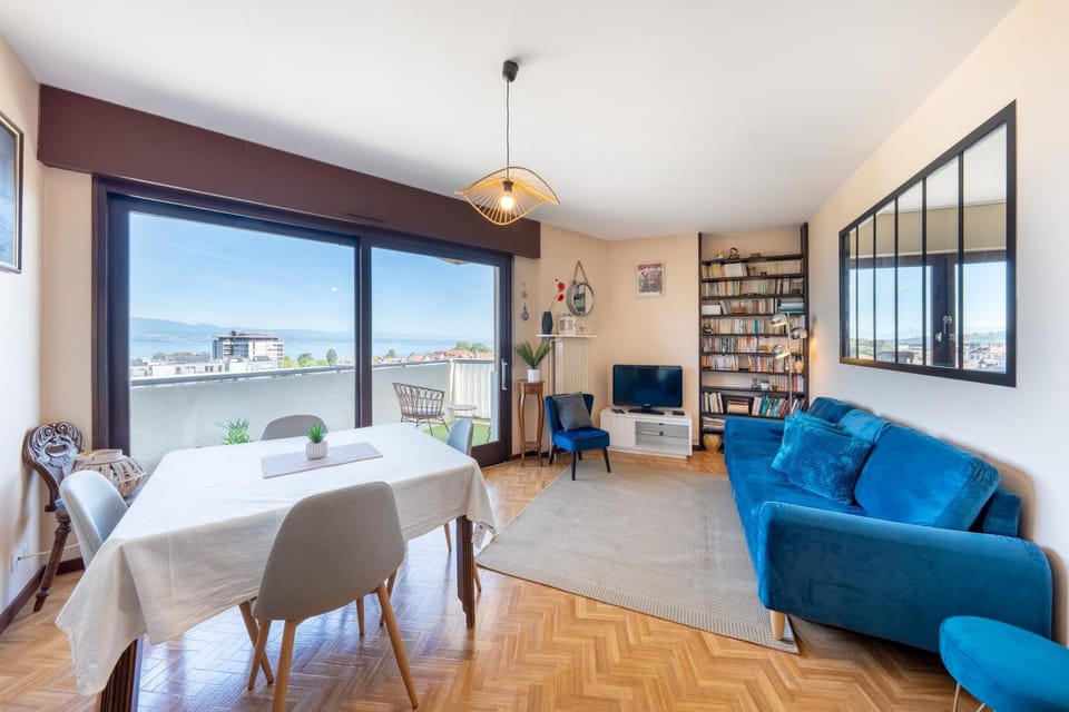 Natural landscape, TV and multimedia, View (from property/room), Balcony/Terrace, Living room, Seating area, Dining area
