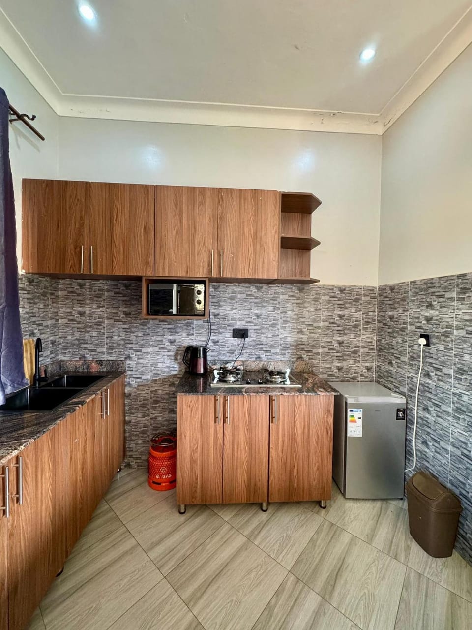 Coffee/tea facilities, Kitchen or kitchenette, oven, stove, toaster