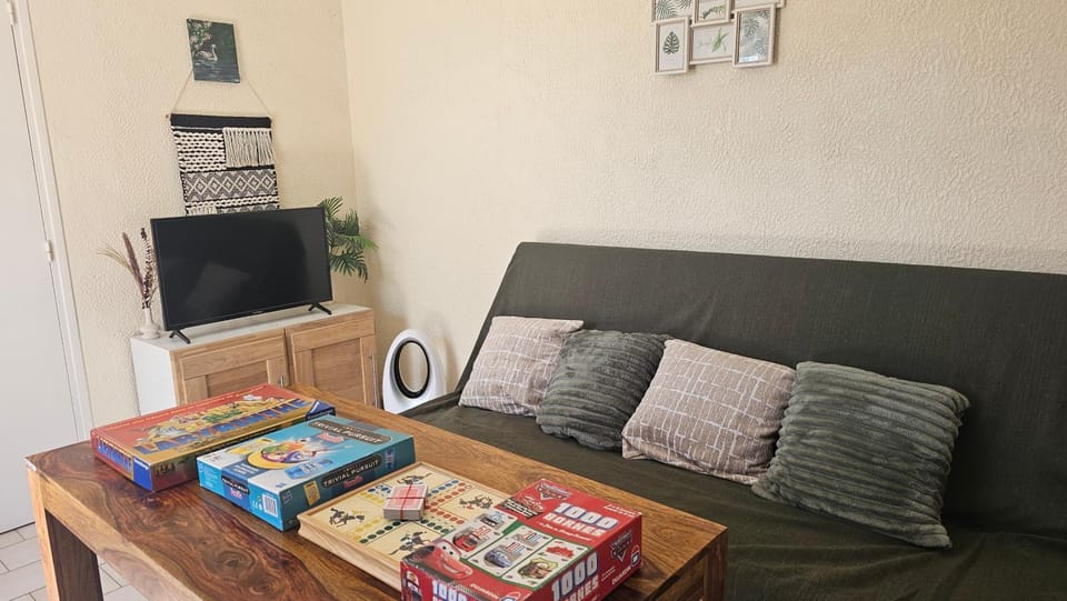 Living room, Entertainment